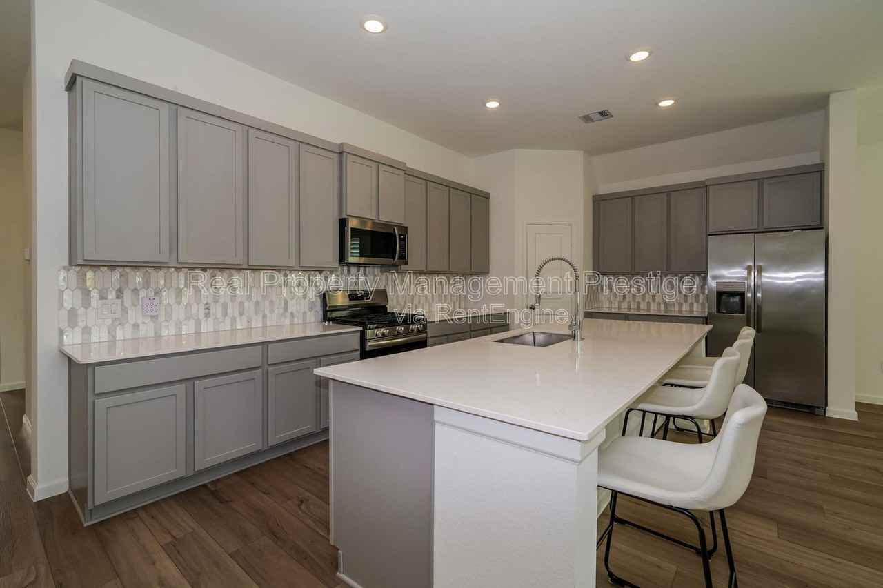 2513 Seneca Lake Dr - Photo 3 of 21