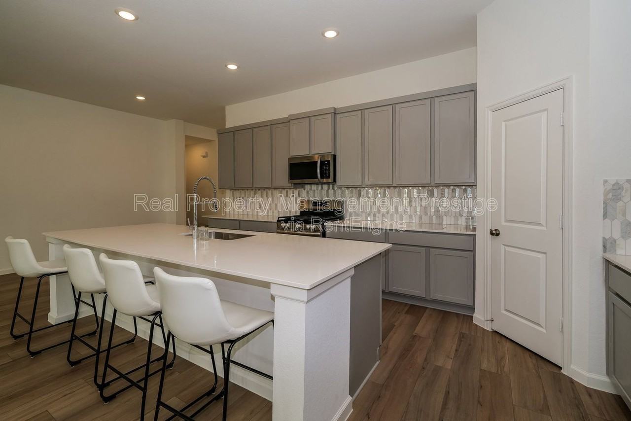 2513 Seneca Lake Dr - Photo 4 of 21