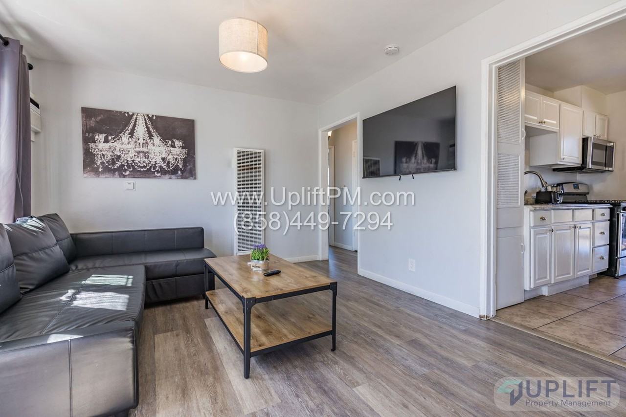 4833 Castle Ave - Photo 7 of 45