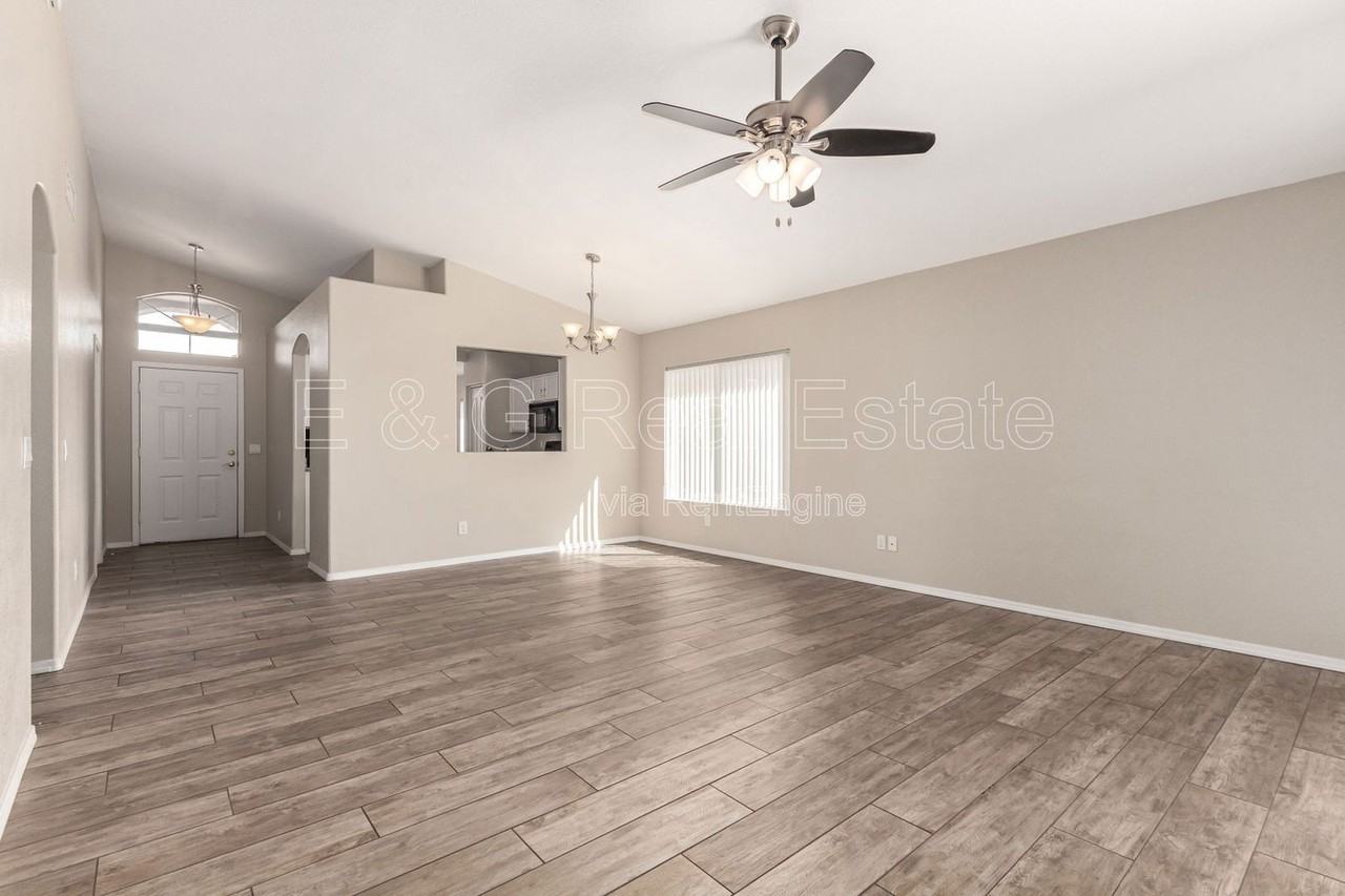 1522 S Dove St - Photo 4 of 31