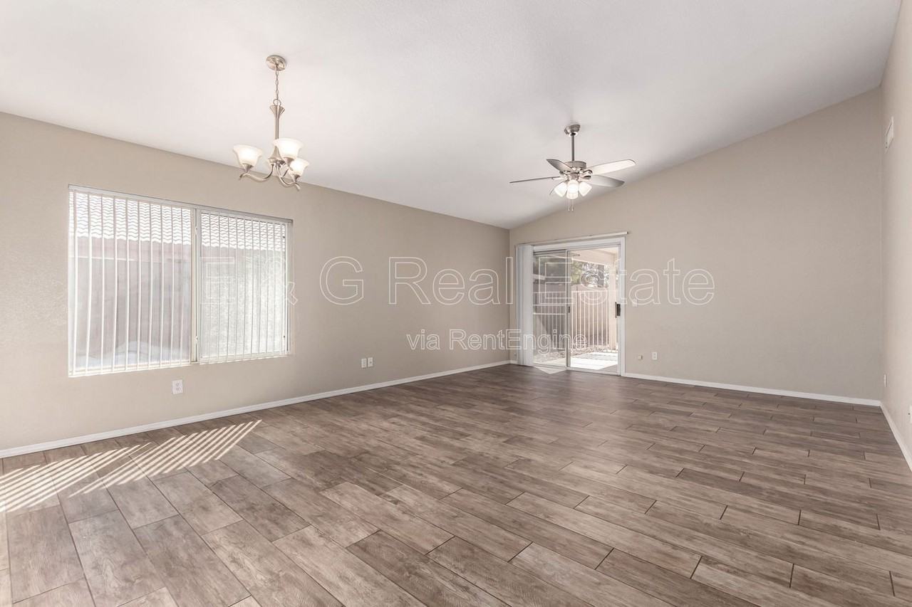 1522 S Dove St - Photo 6 of 31