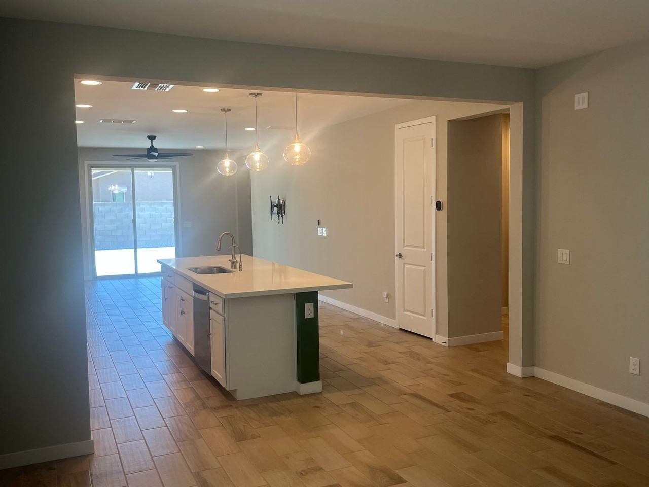 17295 W Valentine St - Photo 4 of 24