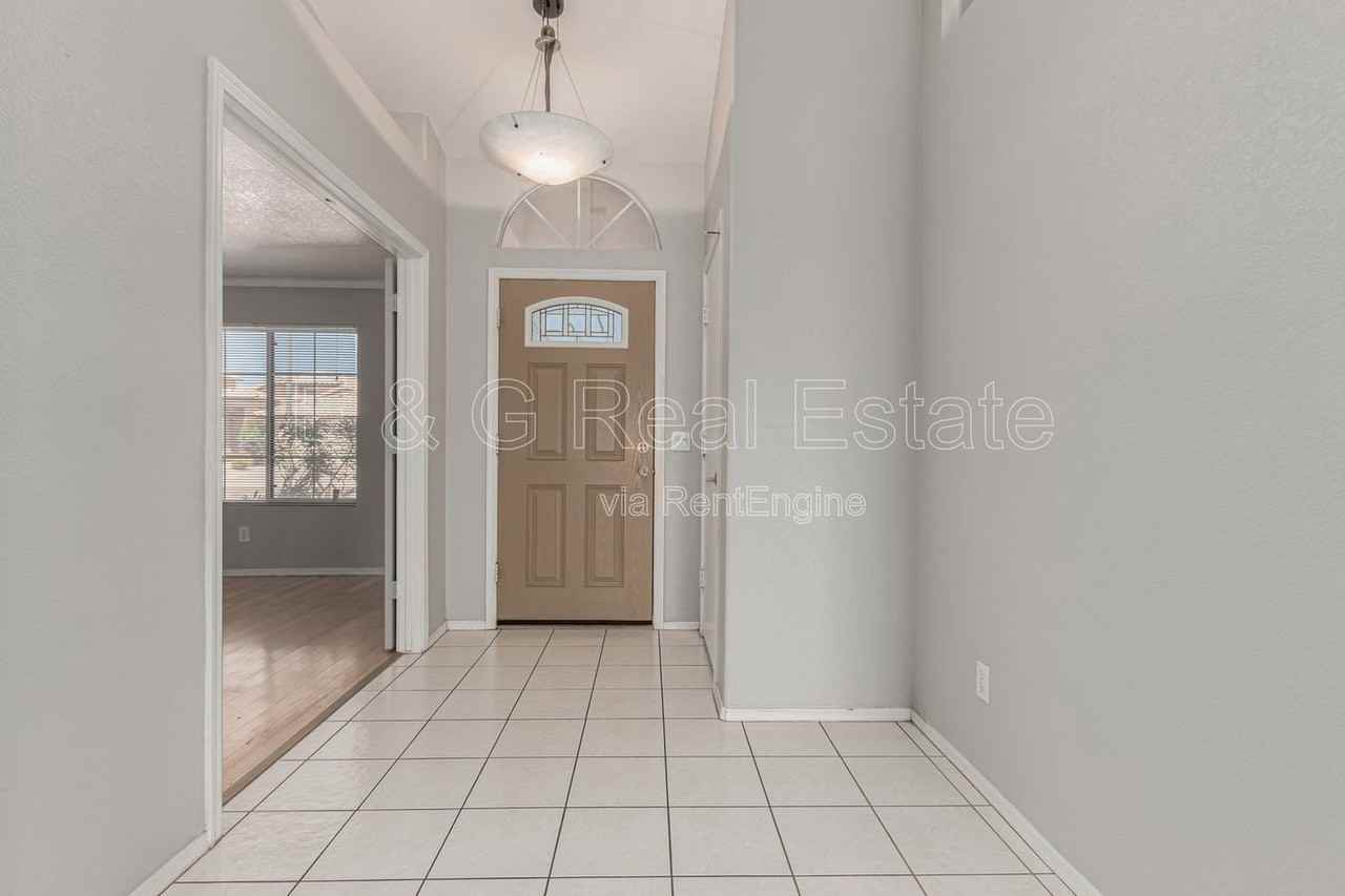 2243 E Edna Ave - Photo 3 of 29