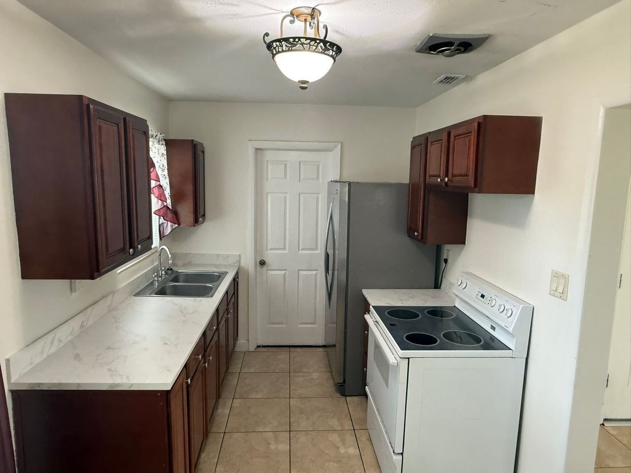 722 Mercado Ave - Photo 4 of 19