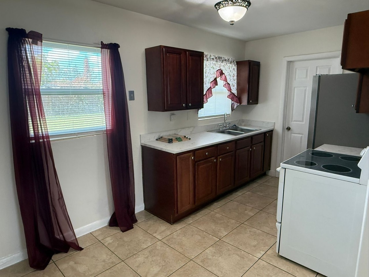 722 Mercado Ave - Photo 5 of 19