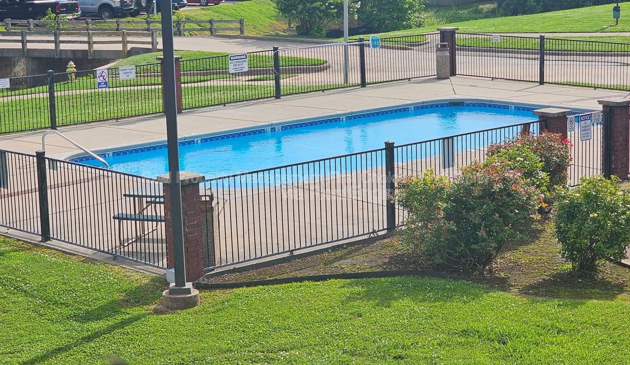 100 Cedar Creek Ct #8 - Photo 2 of 4