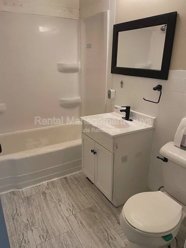 1219 Oxford St - Photo 5 of 6