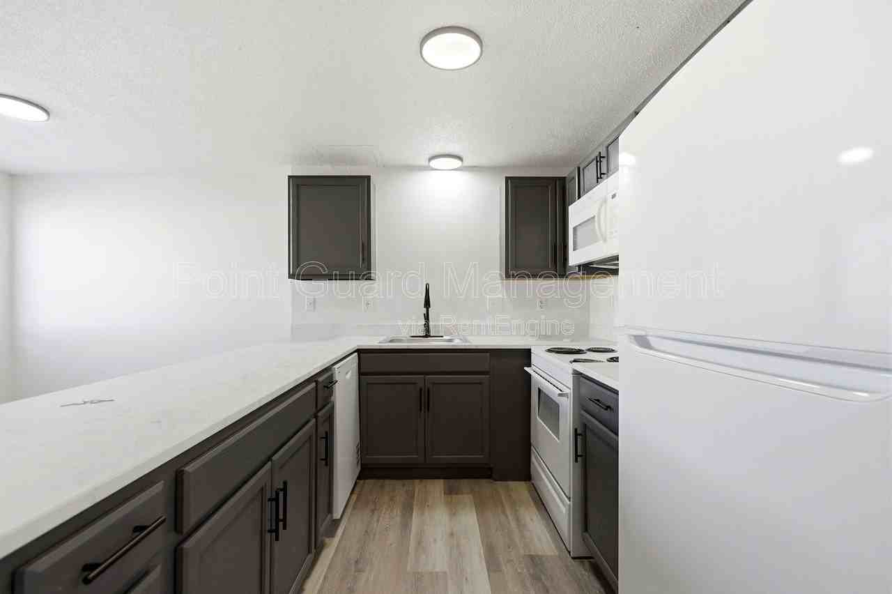 1920 S Cleveland Ave - Photo 3 of 31