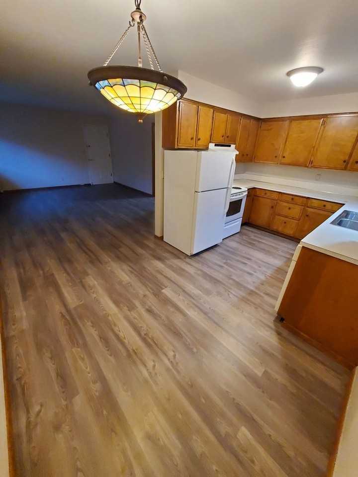 1359 Fir St S - Photo 2 of 10