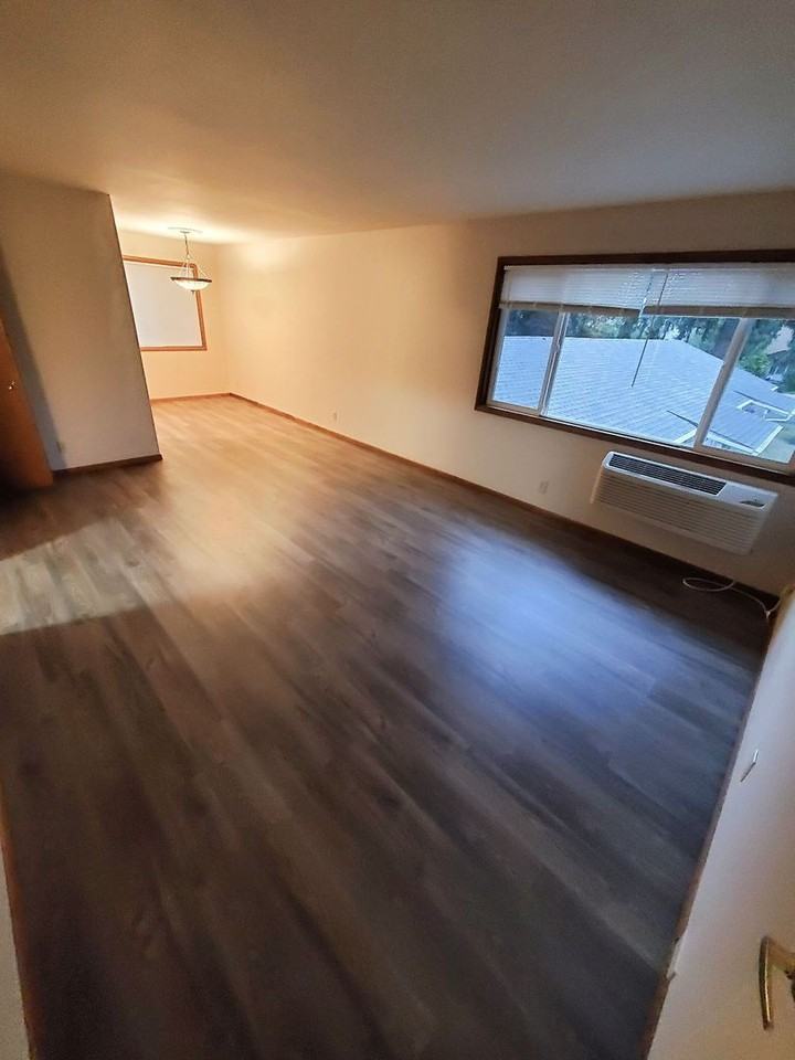 1359 Fir St S - Photo 4 of 10