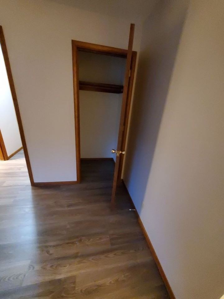 1359 Fir St S - Photo 5 of 10