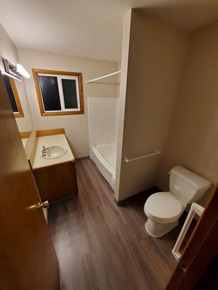 1359 Fir St S - Photo 6 of 10