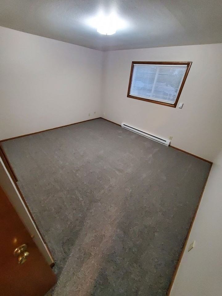 1359 Fir St S - Photo 7 of 10