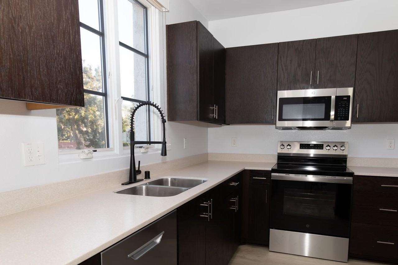 Santa Clara Courts Apartments of Ventura - Photo 3 of 35