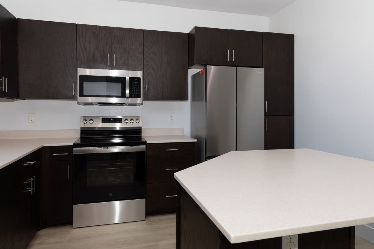 Santa Clara Courts Apartments of Ventura - Photo 4 of 35