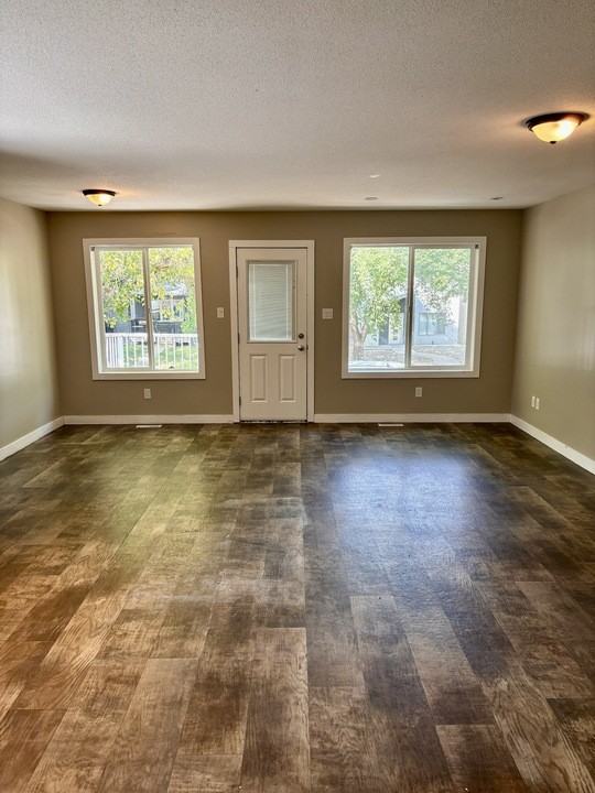 651 Wascana Street - Photo 5 of 7