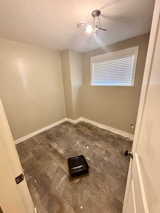 651 Wascana Street - Photo 6 of 7