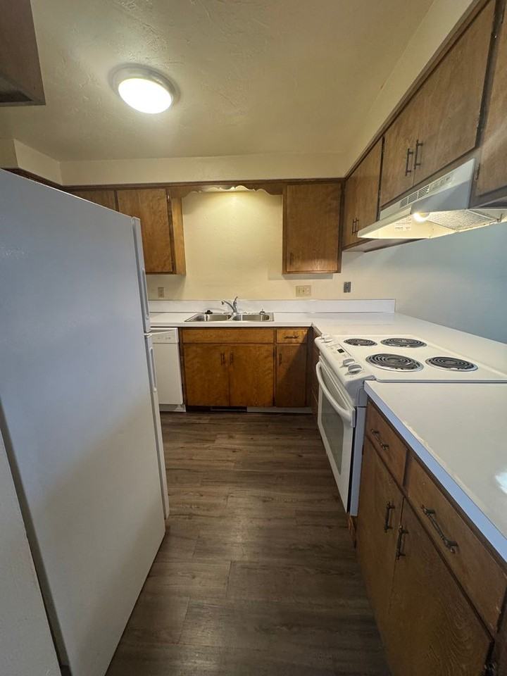 Meadow Green Townhomes - Photo 6 of 42