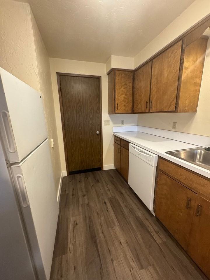 Meadow Green Townhomes - Photo 7 of 42