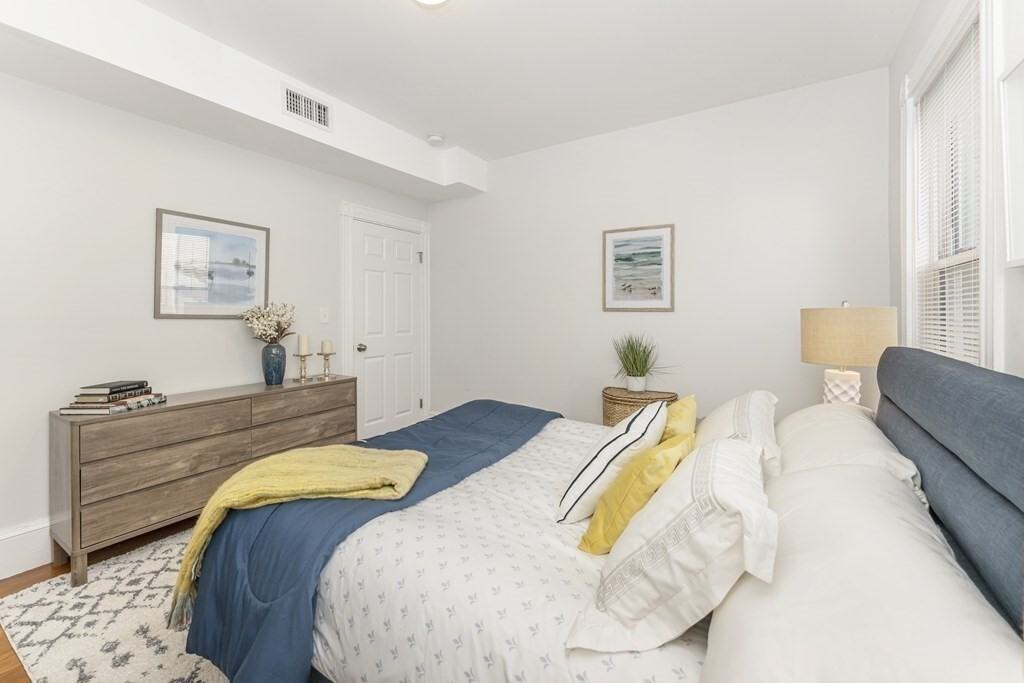 172 Boylston St #3 - Photo 5 of 17