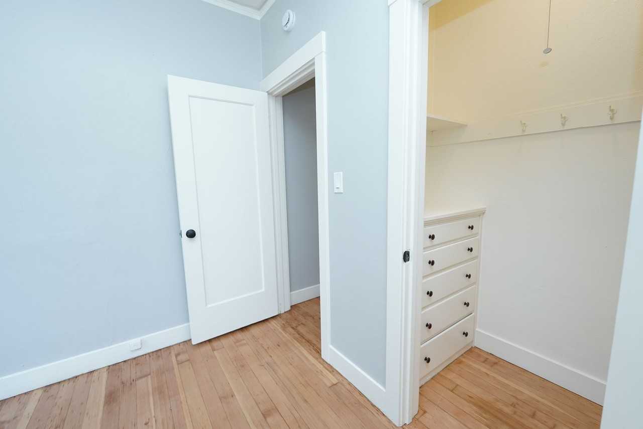 Chrisler Manor - Photo 5 of 16