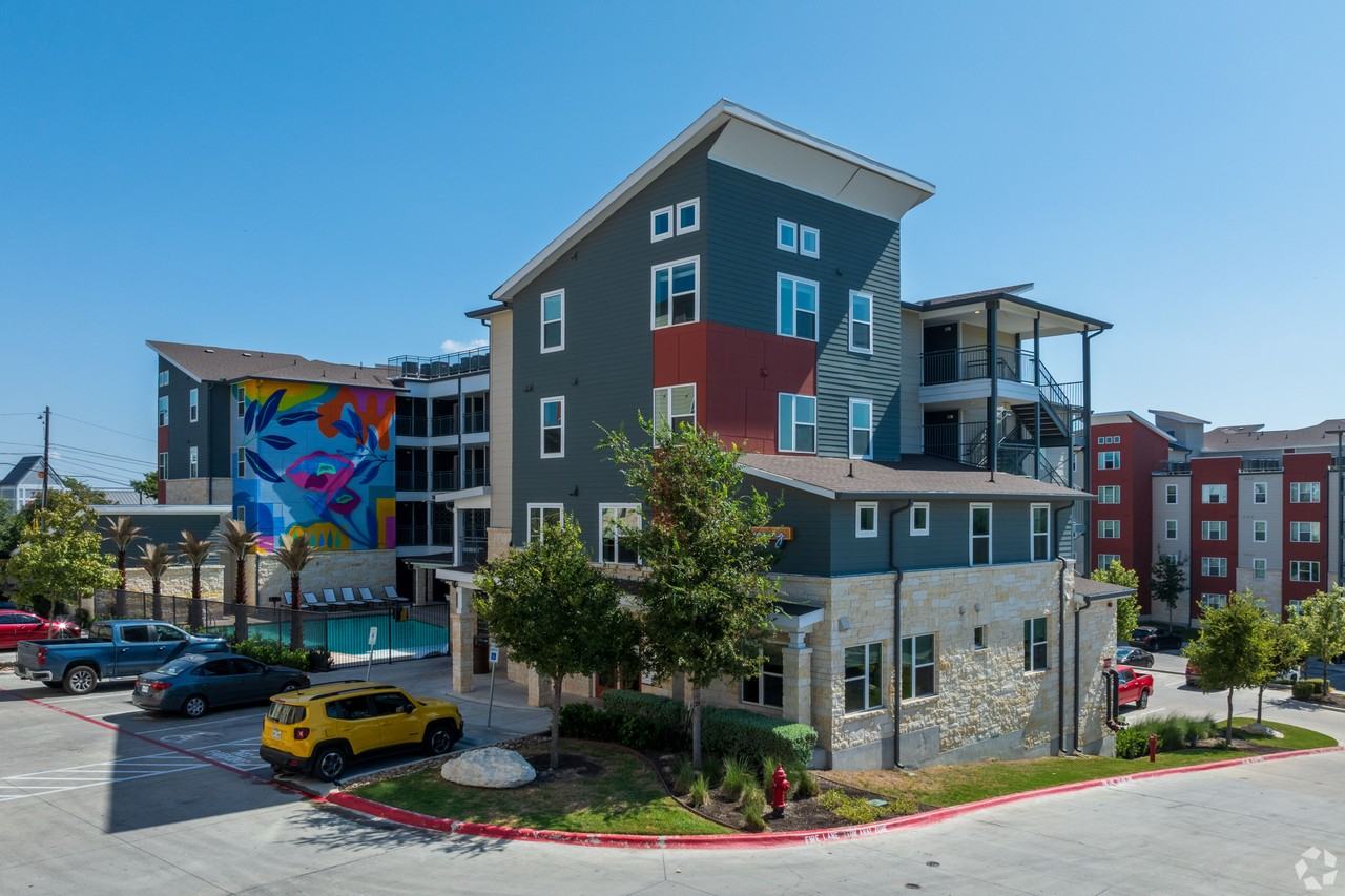 Vi Collina - Photo 2 of 29