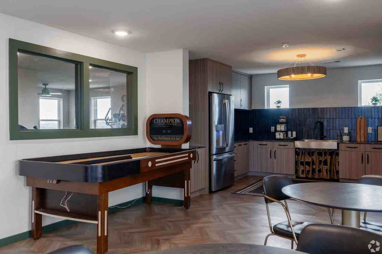 Vi Collina - Photo 7 of 29