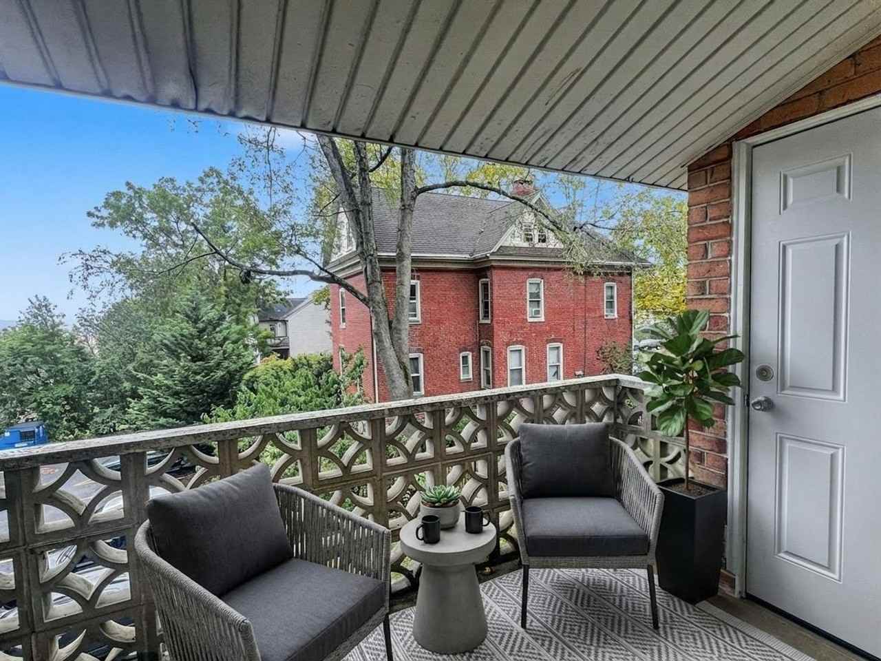 418 Magnolia Street - Photo 4 of 50