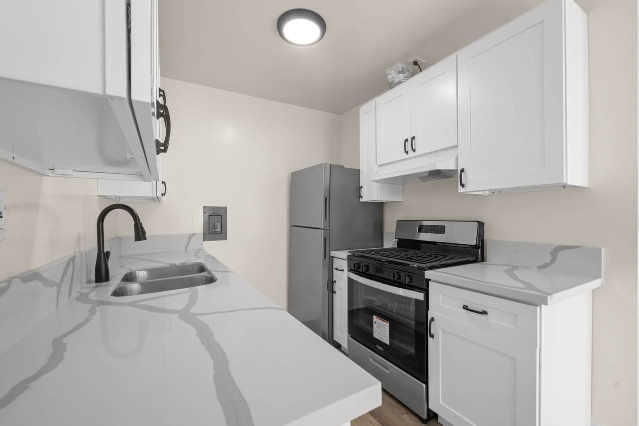 928 4th Street - Photo 4 of 39