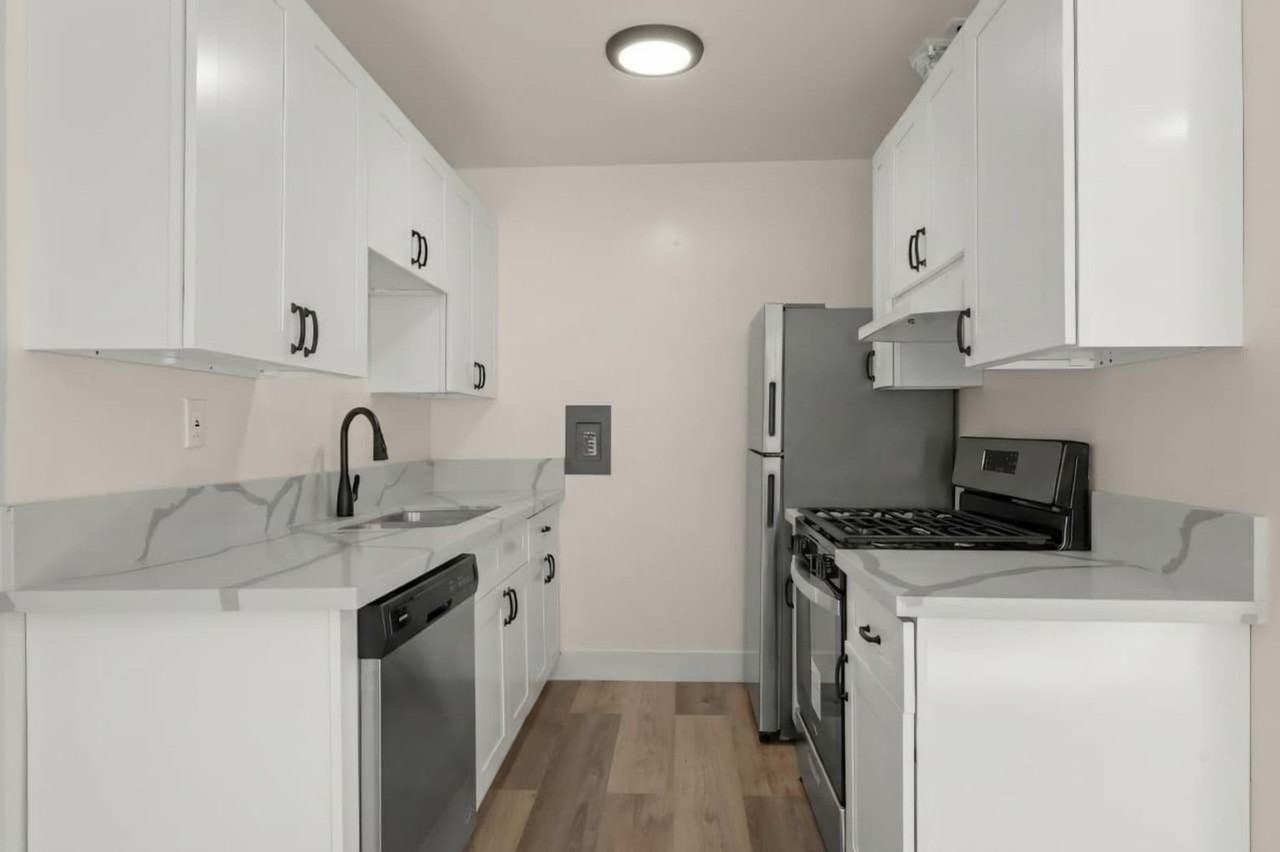 928 4th Street - Photo 5 of 39