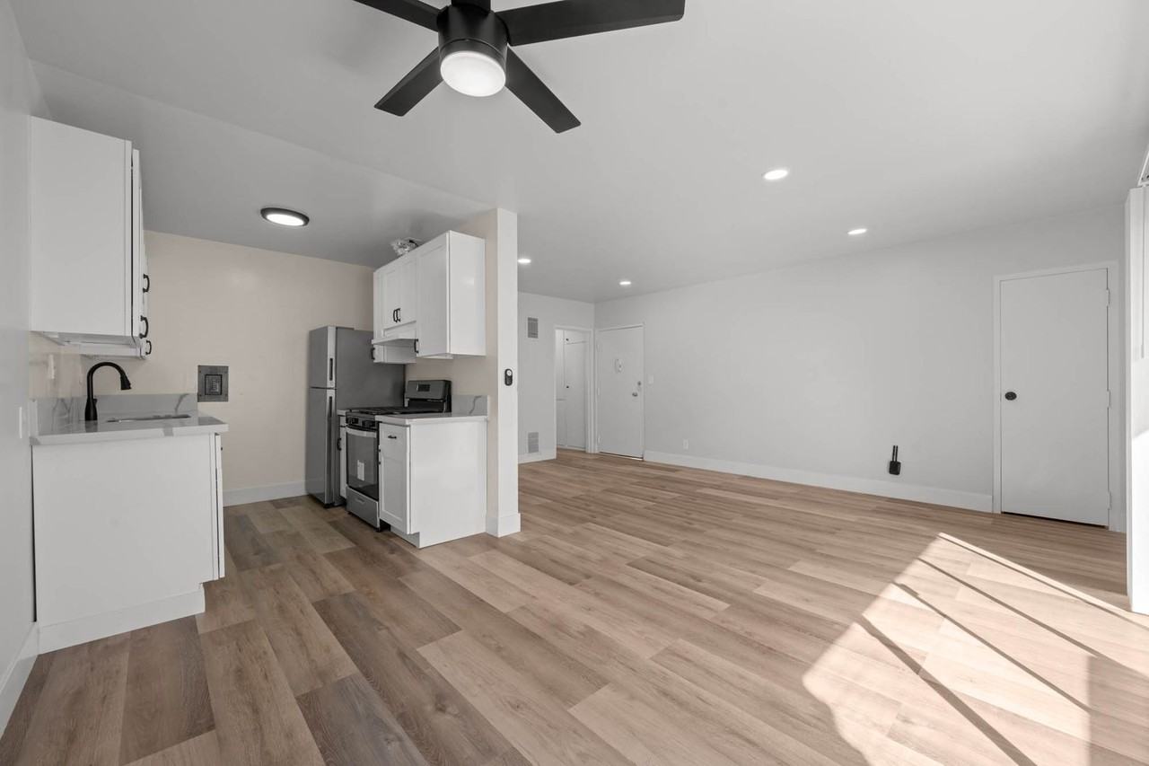 928 4th Street - Photo 7 of 39