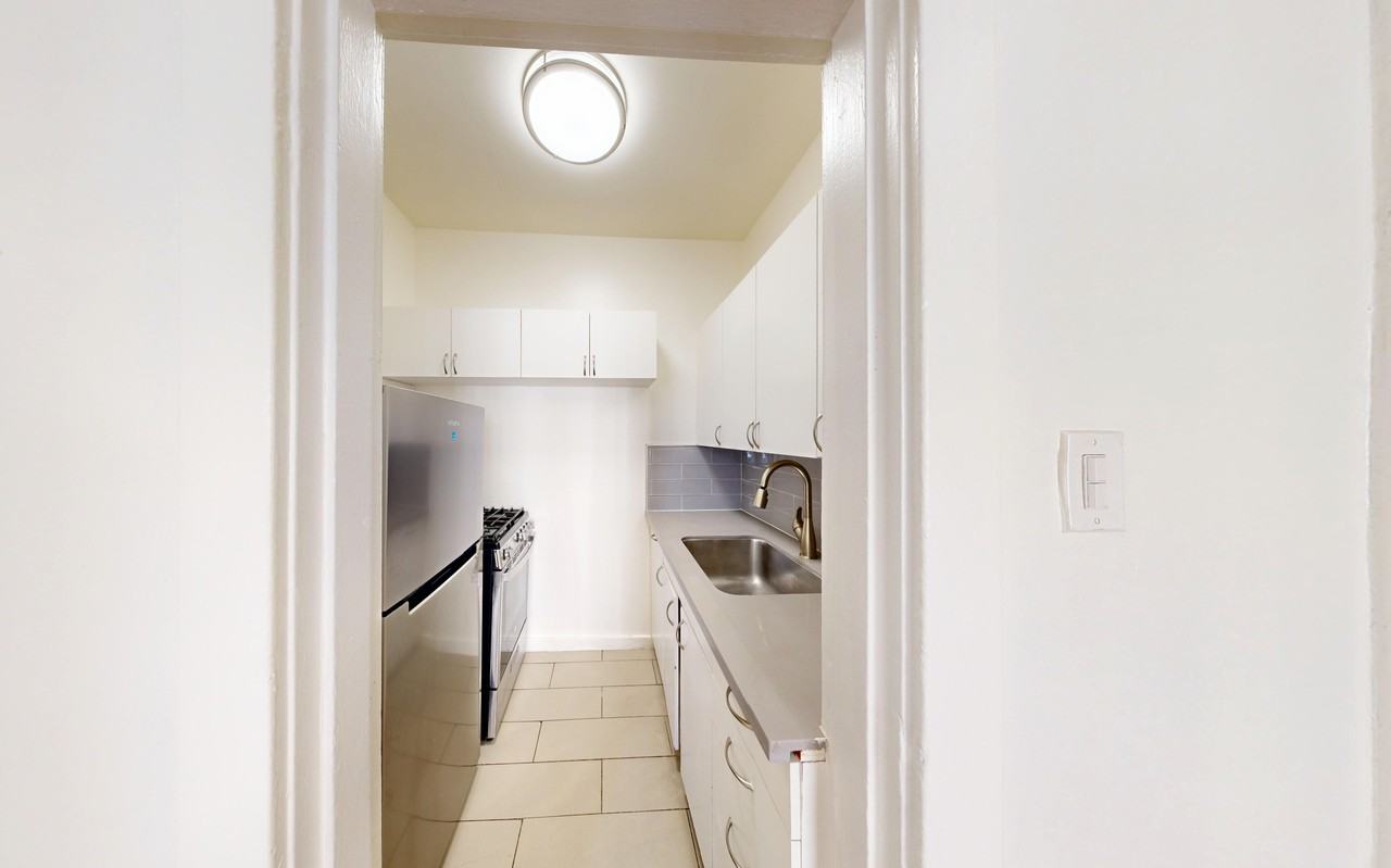 709 Geary Street - Photo 7 of 44