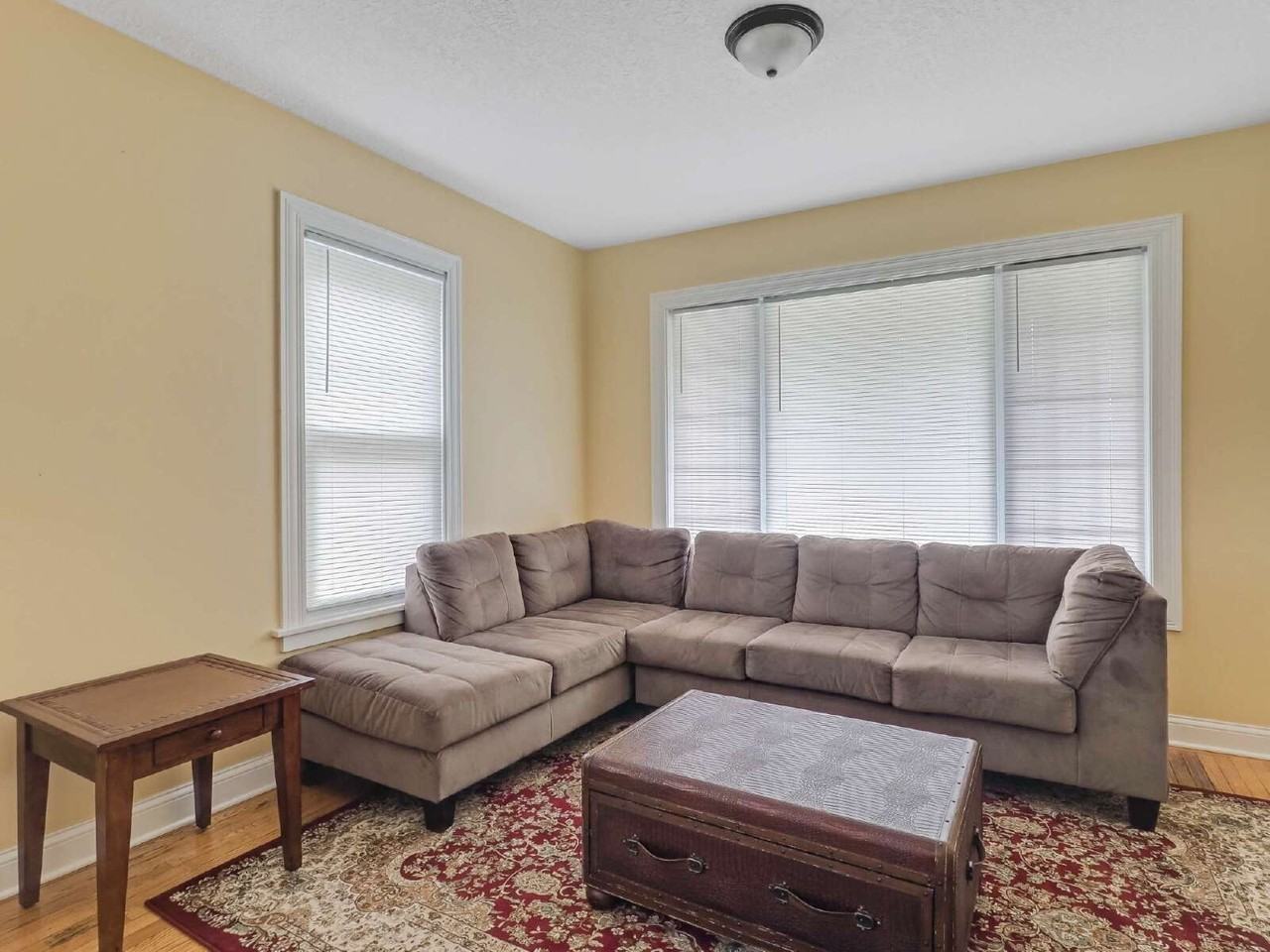 937 Iglehart Ave - Photo 2 of 12