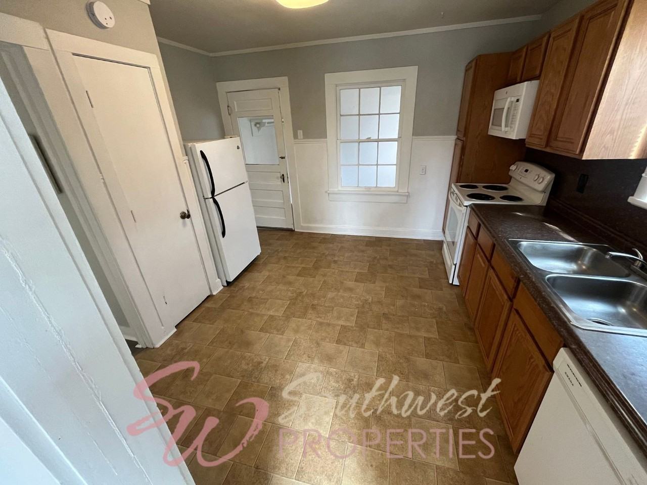 895 W Long St - Photo 5 of 15