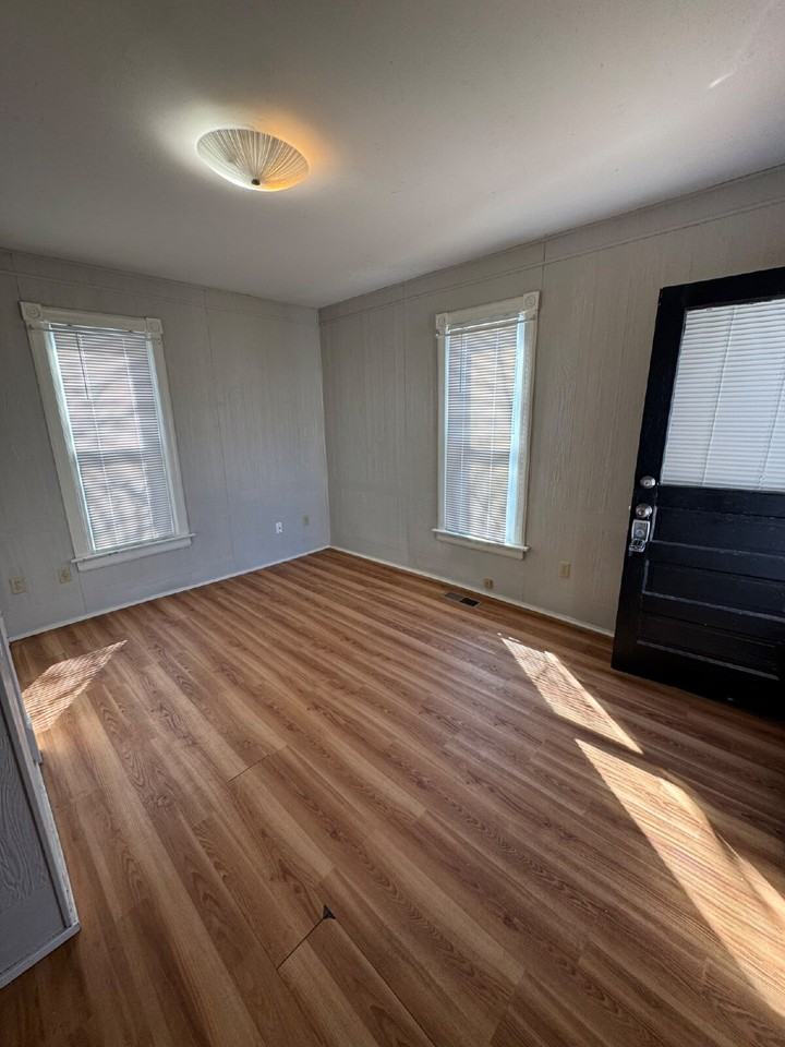 228 Sw 3rd St - Photo 2 of 14