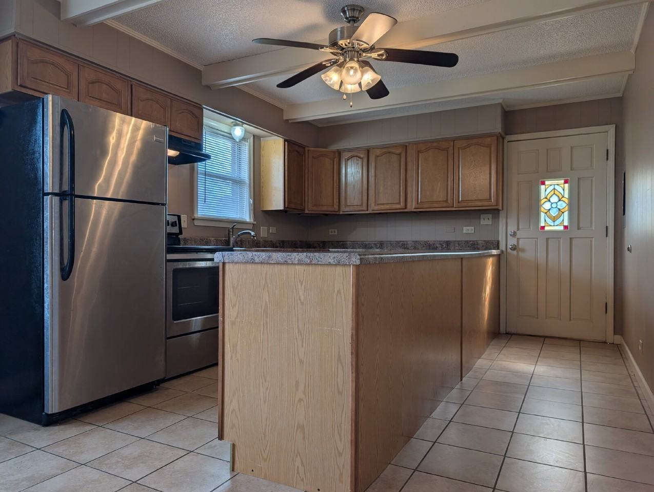 140 Meek St - Photo 3 of 9