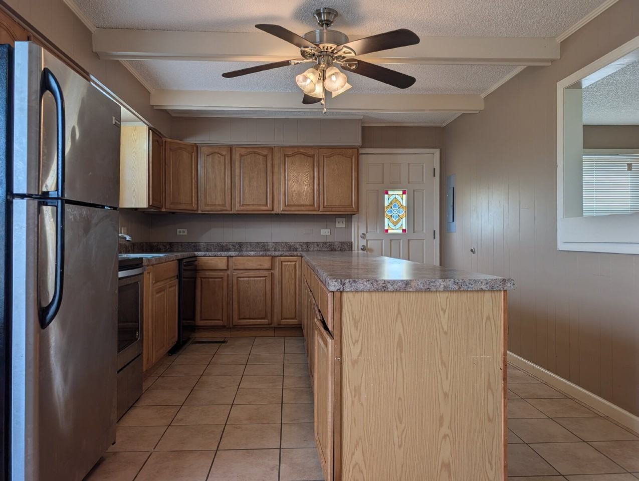 140 Meek St - Photo 4 of 9