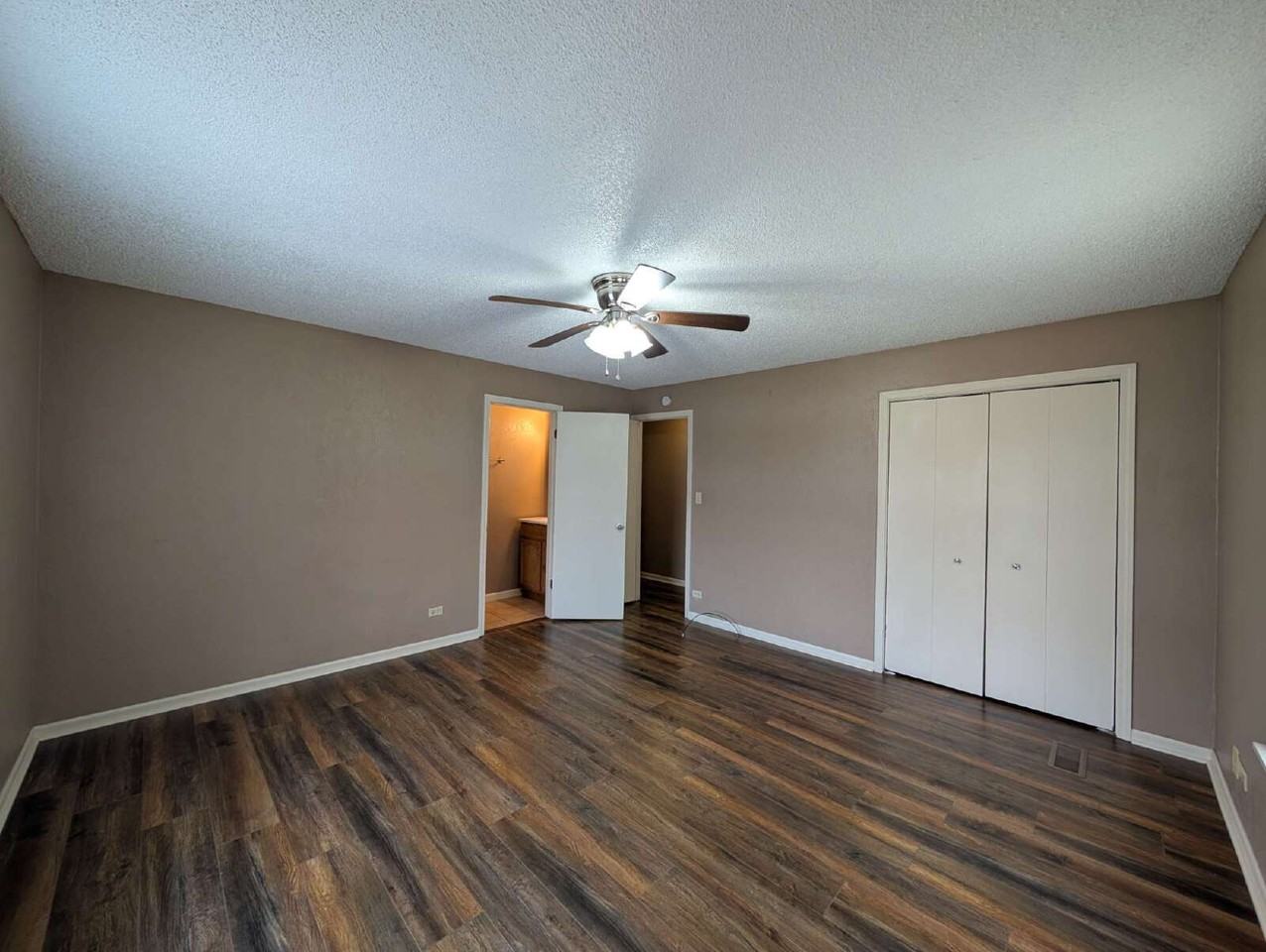 140 Meek St - Photo 6 of 9