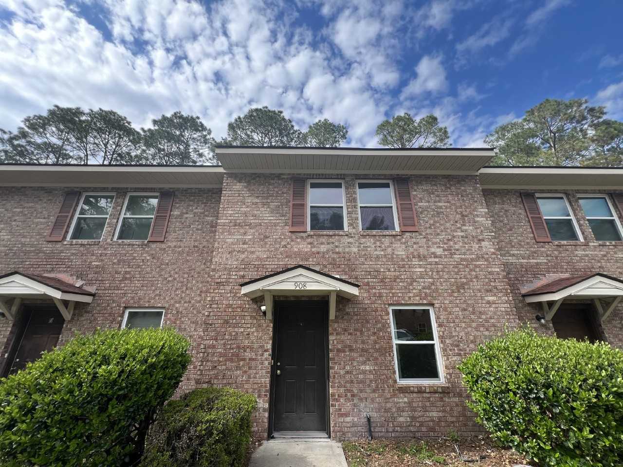 908 W Pine St - Photo 2 of 13