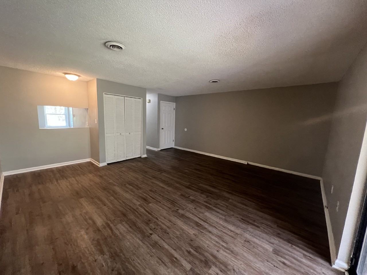 908 W Pine St - Photo 7 of 13