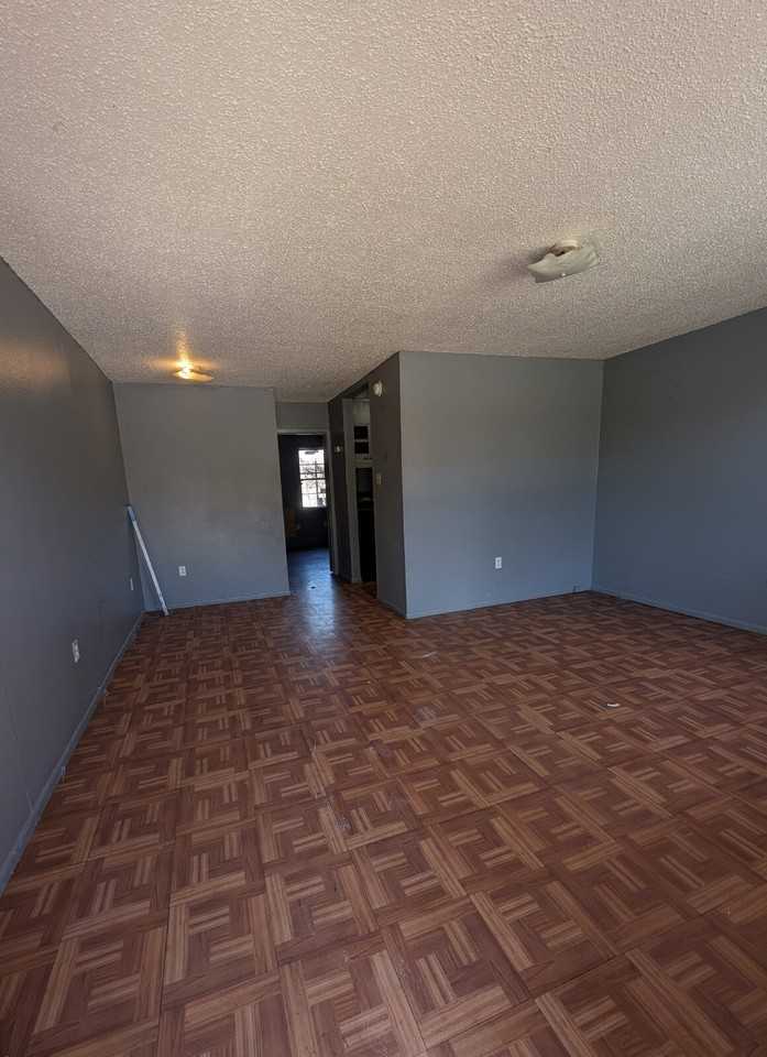 4747 Annette St - Photo 3 of 5