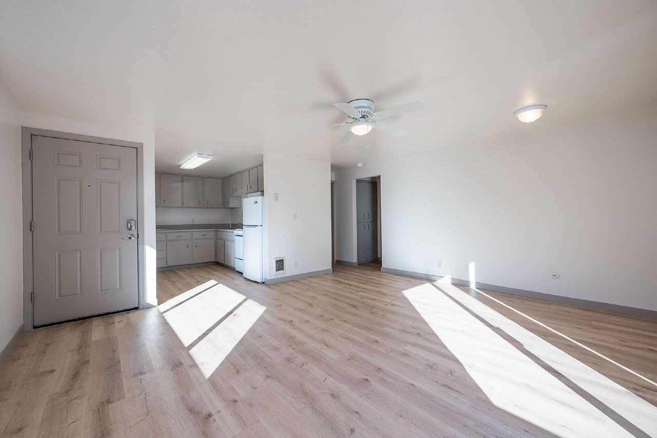 462 Ne Dekalb Ave - Photo 4 of 26