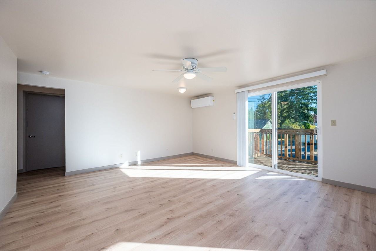 462 Ne Dekalb Ave - Photo 7 of 26