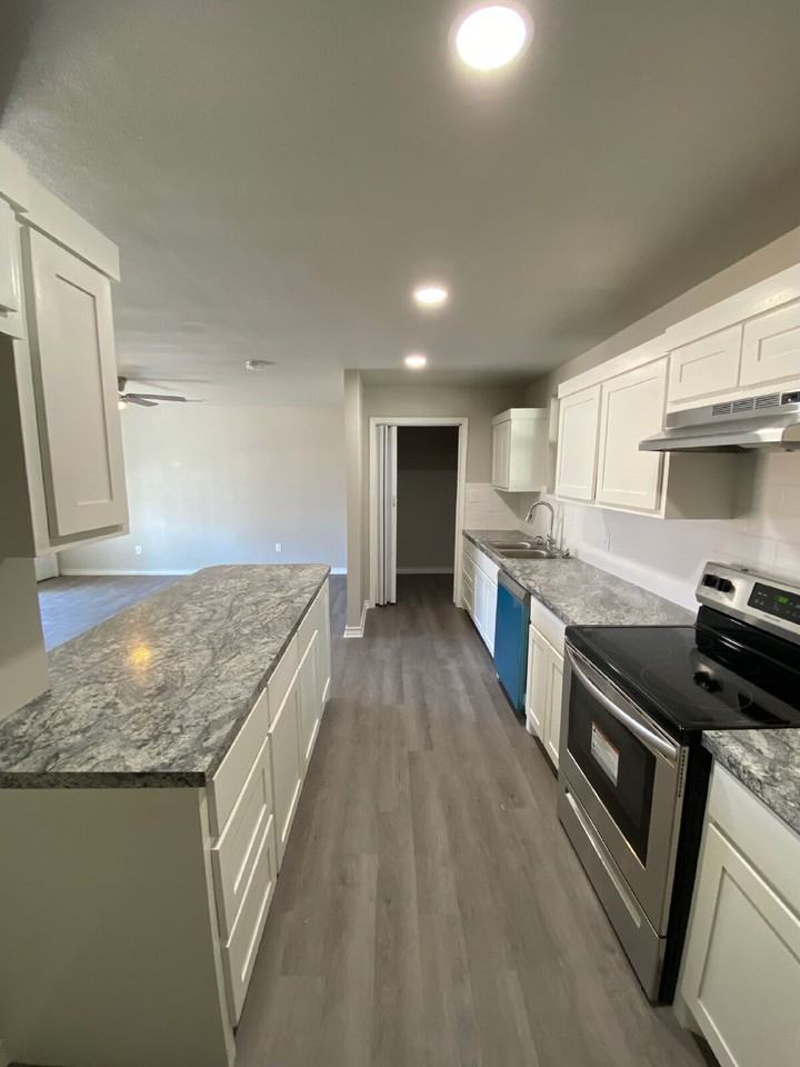 2823 56th St - Photo 6 of 15