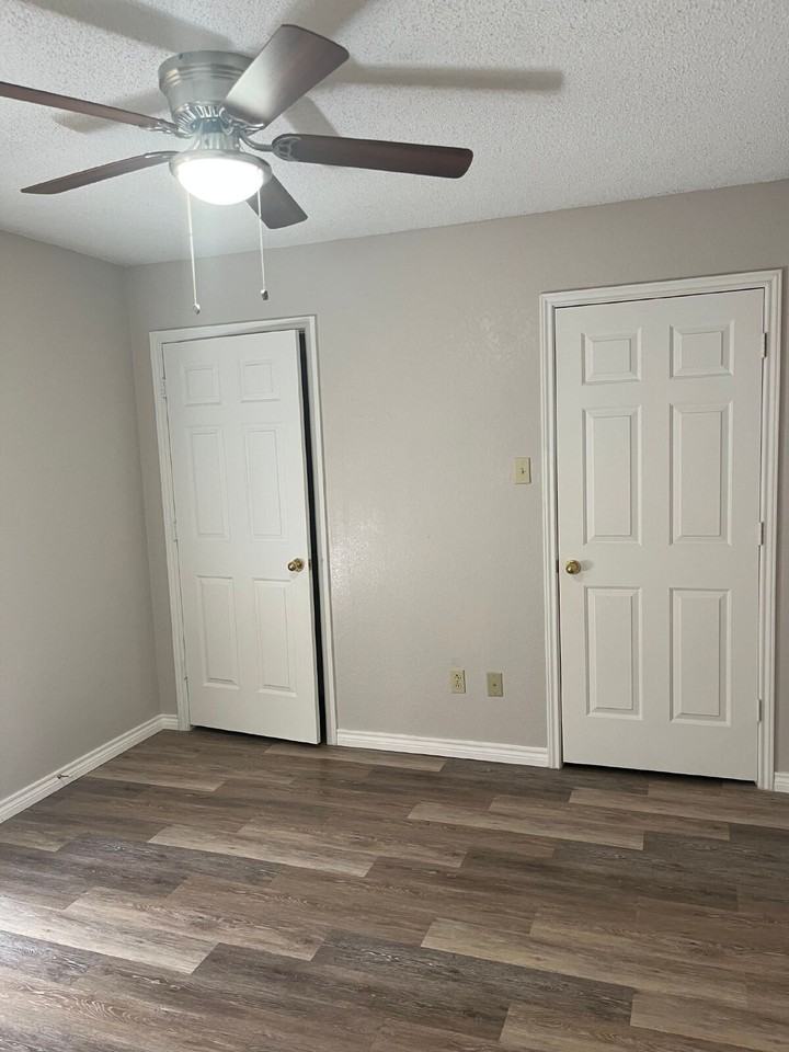 8202 Raleigh Ave - Photo 5 of 13