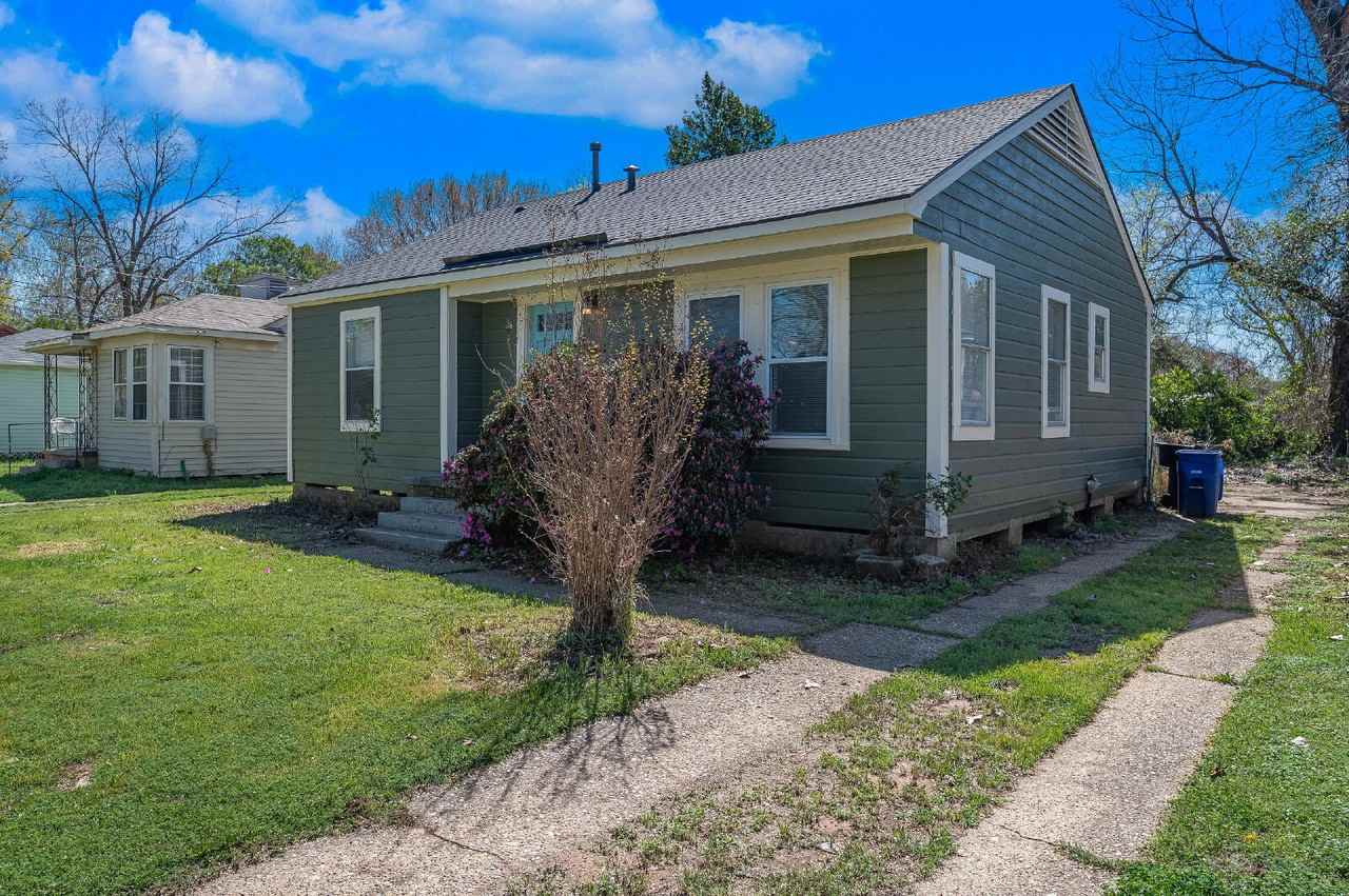 219 E Slattery Blvd - Photo 2 of 13