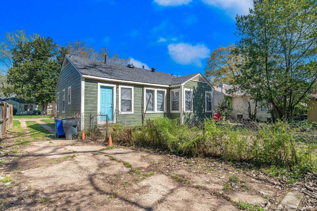 219 E Slattery Blvd - Photo 3 of 13