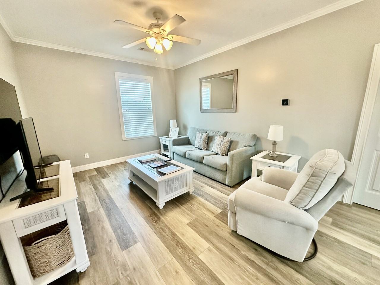 14 6th Avenue Garage Apartment - Photo 3 of 11