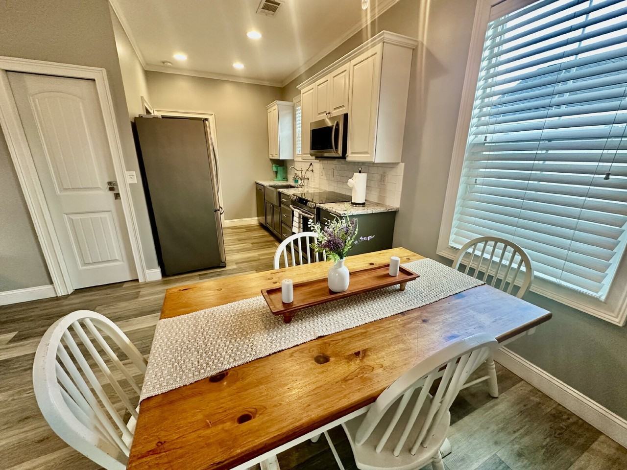 14 6th Avenue Garage Apartment - Photo 4 of 11