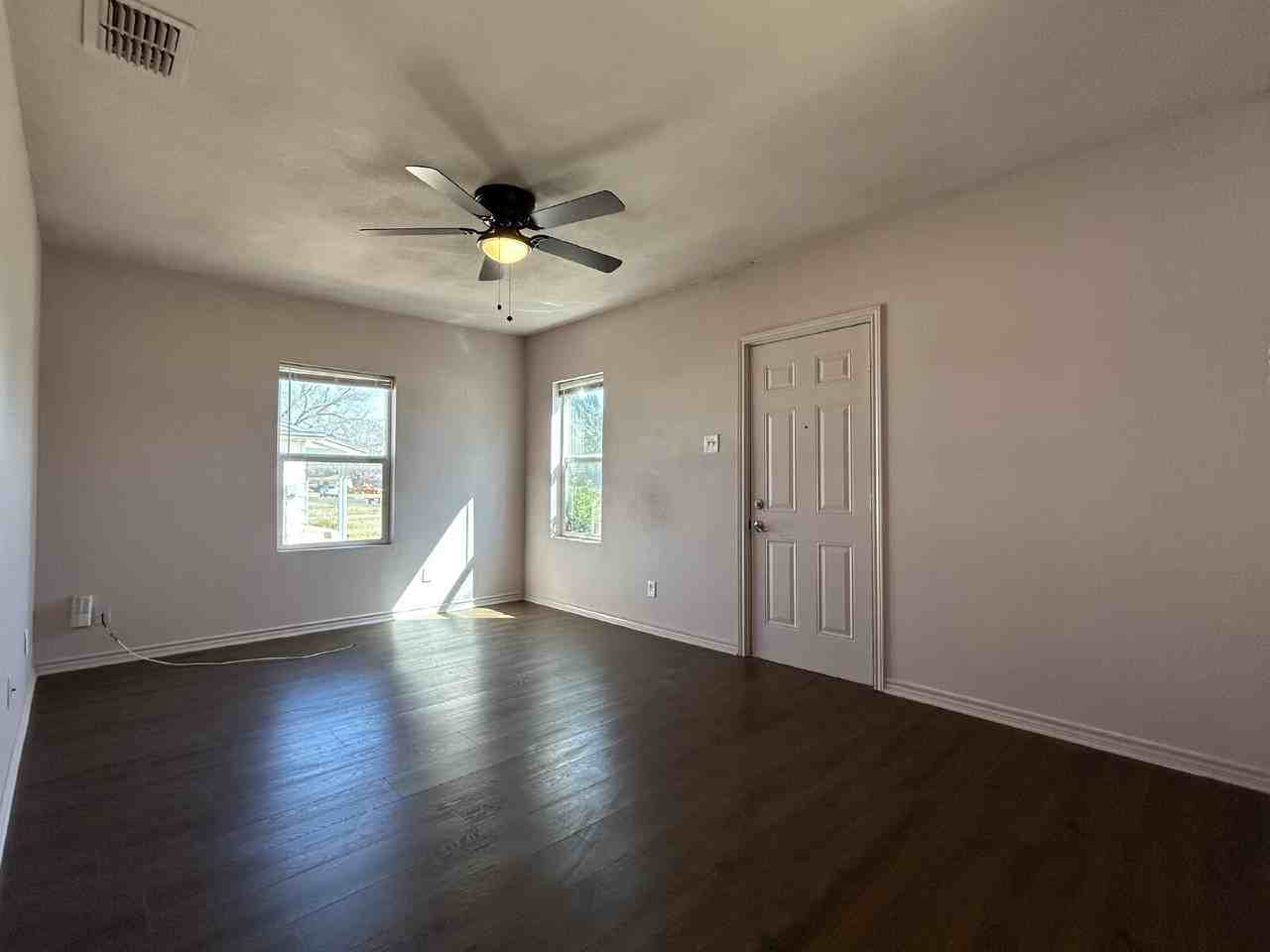 3118 37th St - Photo 3 of 15